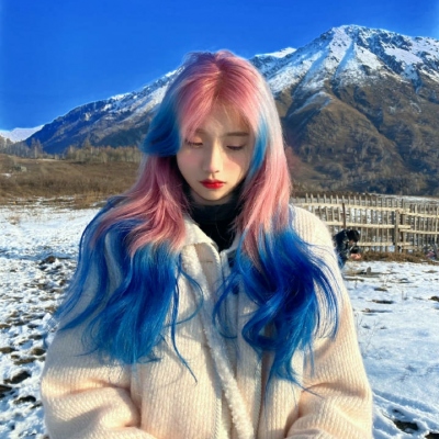 12张氛围感拉满的染发女生头像 又美又时髦