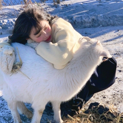 小脸头像网更新9张同一美女真实照片头像