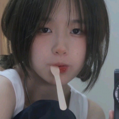 18张复古感真人女生QQ头像来了