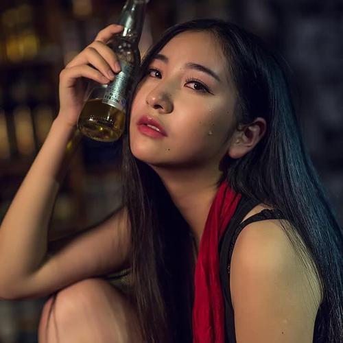 女生喝酒丧系颓废头像合集 27张任你选