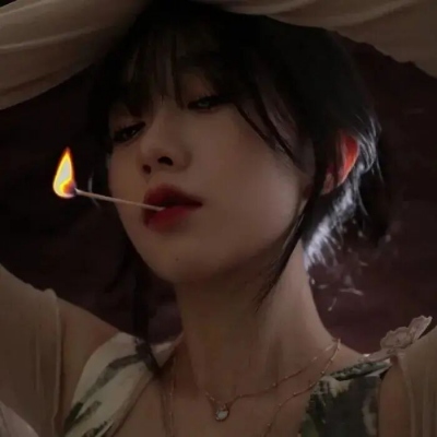 6张清冷感拉满的高冷女神真人微信头像