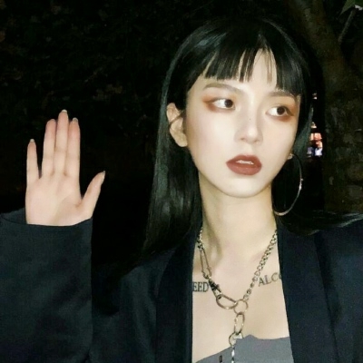 14张高清真人帅气冷感女生QQ头像