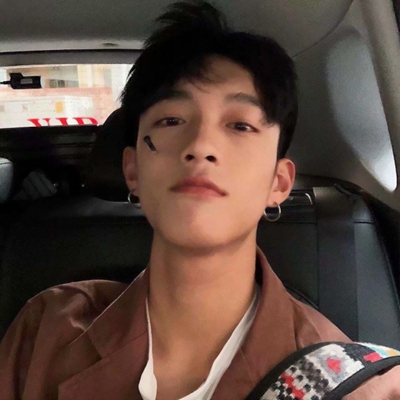 19张高清高冷风男生网图头像合集