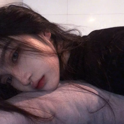 热门女生丧系头像合集 共15张