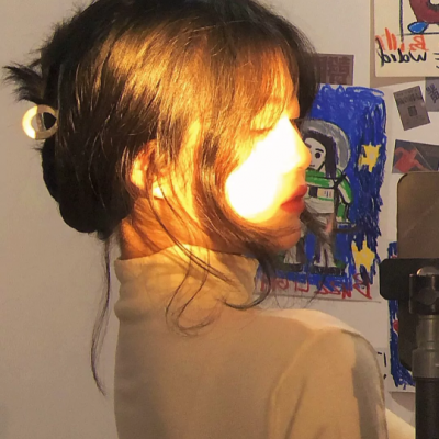 最新高清女生真人头像合集 共20张