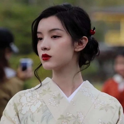 12张氛围感拉满的复古意境女生头像，越看越耐看