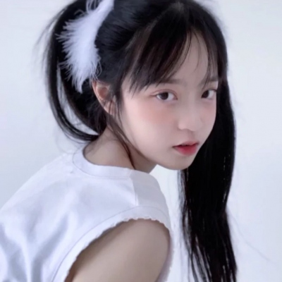 9张又丧又唯美的女生真人头像，氛围感拉满