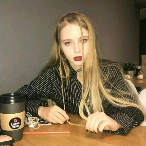 超酷又有型！22张高清欧美女生头像合集