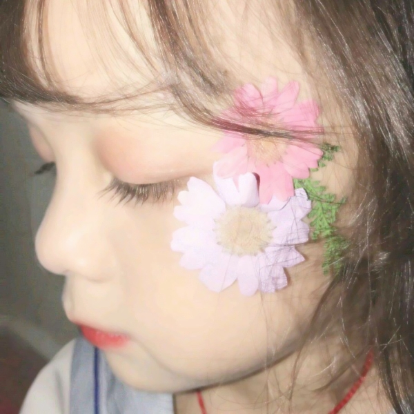 16张可爱小女孩闺蜜头像 高清好看的女生头像素材合集