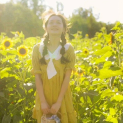 暖色系爱笑阳光女生高清头像合集 共17张