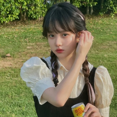 17张高级感女生小清新微信头像｜快来挑一张换起来