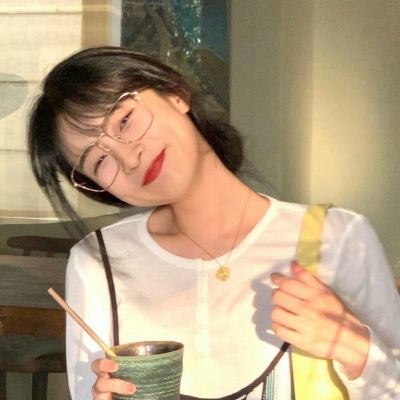 12张适配独立自信女生的真人头像图
