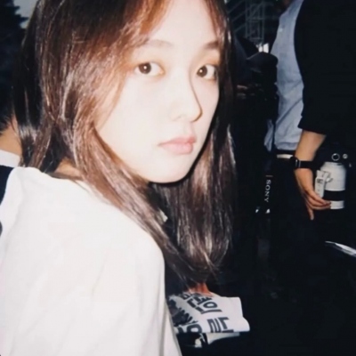 精选高清女生头像合集 共19张优质素材