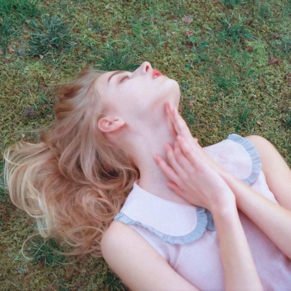 20张超高清微信头像！氛围感拉满的唯美欧美风女生头像