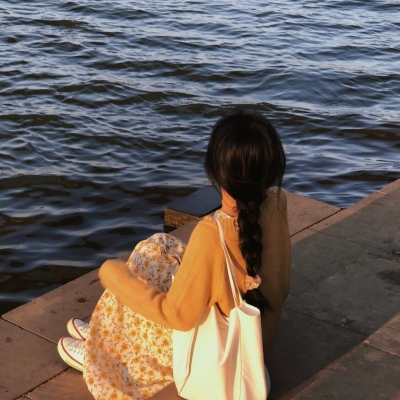 女生不露脸唯美背影真人头像（14张）