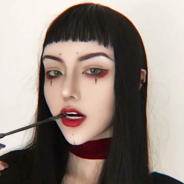 女生欧美风暗黑系高清头像 超拽很酷的暗黑系网图欧美女头(14张)