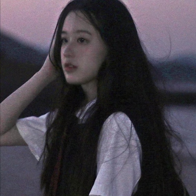 17张氛围感拉满的真人女生侧脸伤感头像