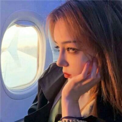 18张高清超酷ins风女生头像 个性感直接拉满