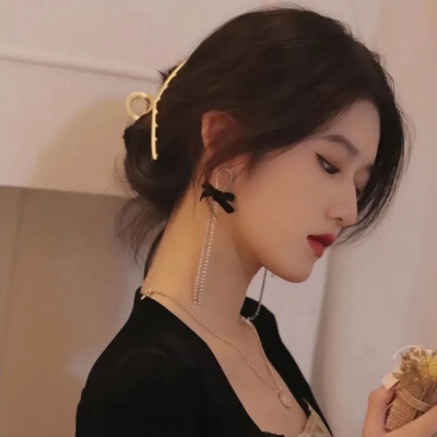 12张超拽帅气冷酷小姐姐真人头像合集