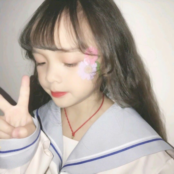 16张可爱小女孩闺蜜头像 高清好看的女生头像素材合集