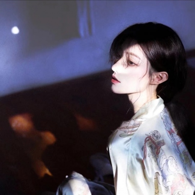 17张氛围感拉满的真人女生侧脸伤感头像