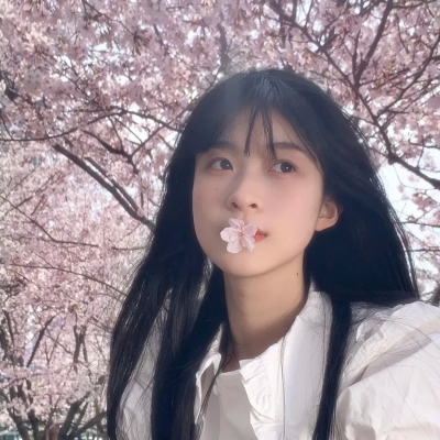 小红书种草的女生真人搞笑头像（10张）