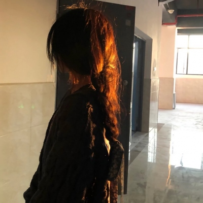 女生不露脸唯美背影真人头像（14张）