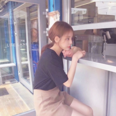 23张高清韩国女生微信头像 好看又百搭