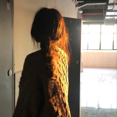 女生不露脸唯美背影真人头像（14张）