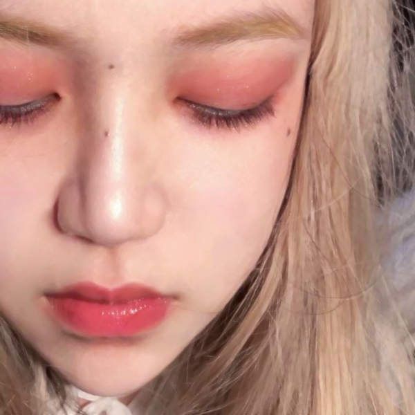 ins超火女生头像合集 28张高清无水印美图