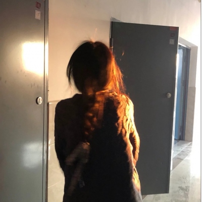 女生不露脸唯美背影真人头像（14张）