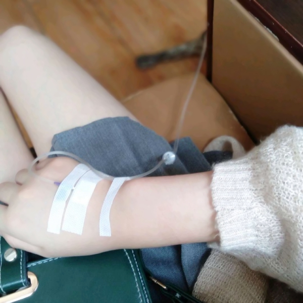 女生输液好看手背头像合集 9张超清病房吊针手部素材
