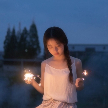 17张氛围感拉满的真人女生头像 精选高清意境女头