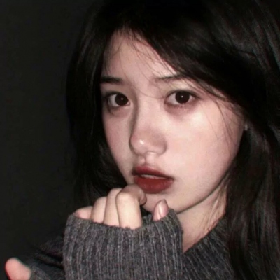 热门微丧风真人女生头像，8张质感图分享