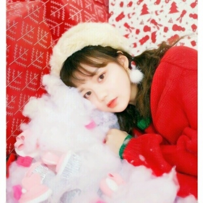 12张高清红色衣服女生头像 时尚氛围感拉满