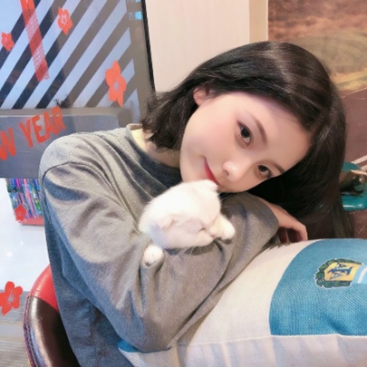 9张清晰好看的可爱自拍女生头像合集