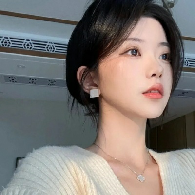 超有氛围感的女生真人头像合集，共12张