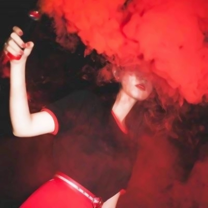 又酷又飒的红色系女生头像！12张高清暧昧感女头直接存