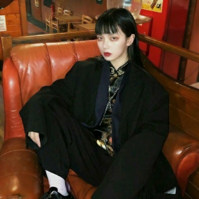 14张高清真人帅气冷感女生QQ头像