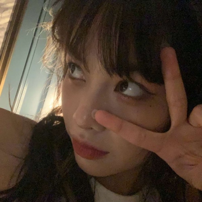 8张超好看的女生真人专属头像合集