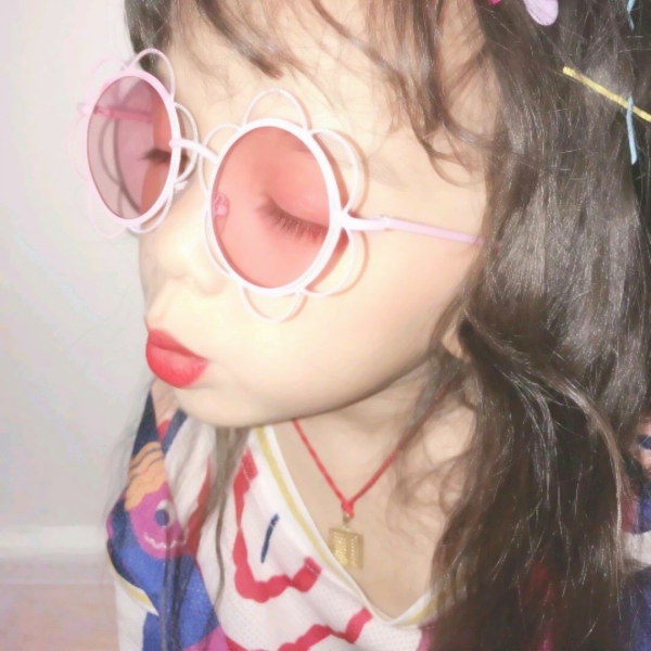 16张可爱小女孩闺蜜头像 高清好看的女生头像素材合集