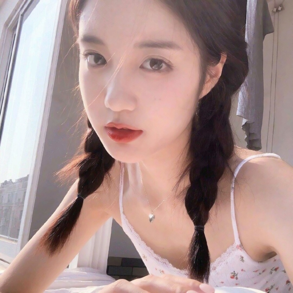 26张超清好看女生头像合集 漂亮女人照片头像素材