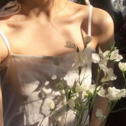 露锁骨穿吊带的不露脸女头 28张性感锁骨露肩女生头像