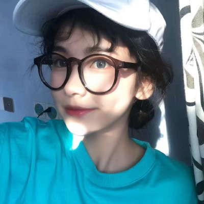 戴眼镜霸气女生头像合集 30张高清新潮酷感图