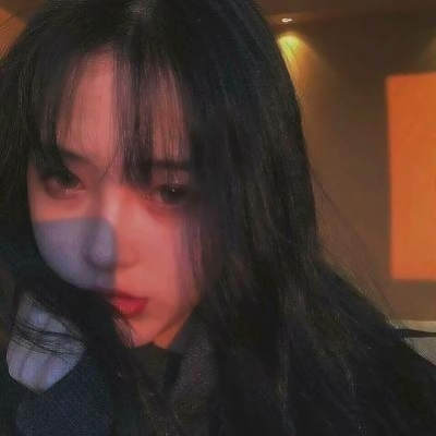 32张高清原宿风ins女生头像 个性氛围感拉满