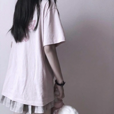 18张高清不露脸！女生下半身部位个性网图头像合集