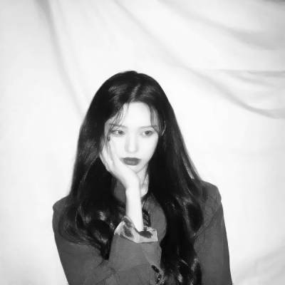 10张高清霸气冷酷黑白女生头像合集