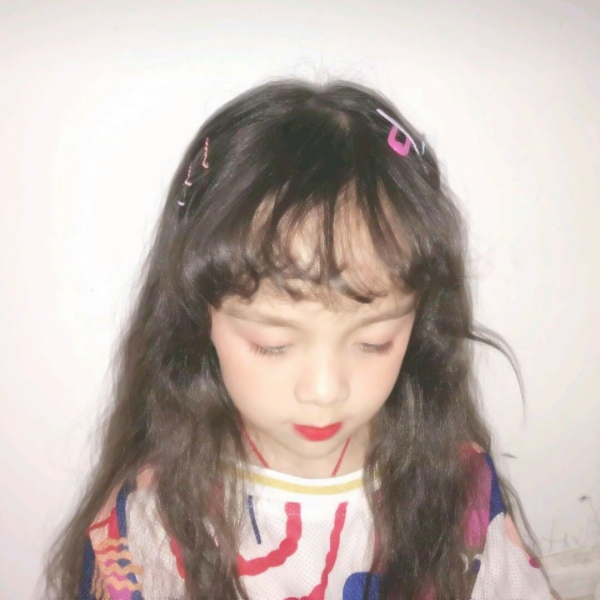 16张可爱小女孩闺蜜头像 高清好看的女生头像素材合集