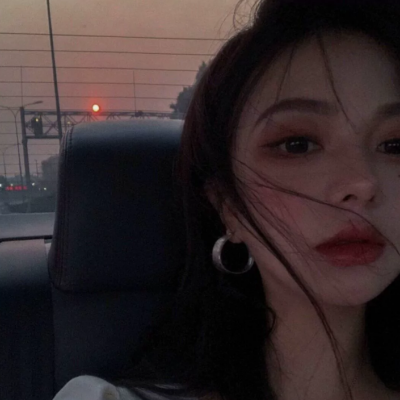 热门女生丧系头像合集 共15张