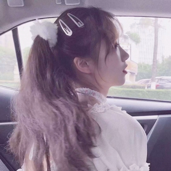 19张超清好看的女生唯美真人头像合集